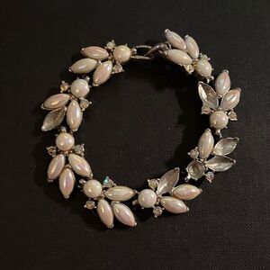 Vintage 50s 1950s Elegant Pearl Crystal rhinestone Bracelet rhinestones sparkly